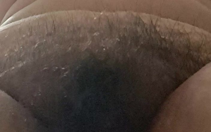 Mommy big hairy pussy: Показываю мою вагину перед камерой моему любовнику