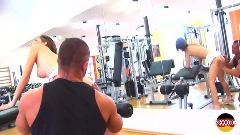 123XXX - 100% Amateurs: Working Out and Squirting Is the Best Way to Stay...
