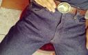 Hairy stink male: Kot pantolon giyiyor ve sigara içiyor - redneck