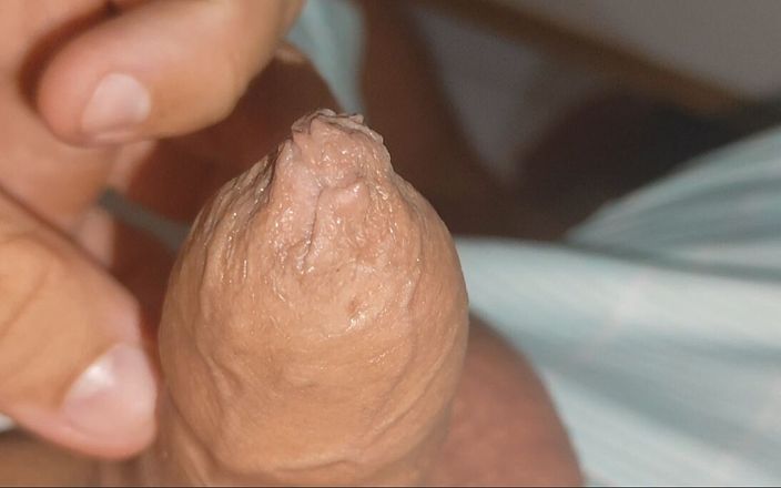 Straight Daddy Club: Gran fimosis curada sostiene la cabeza de la polla