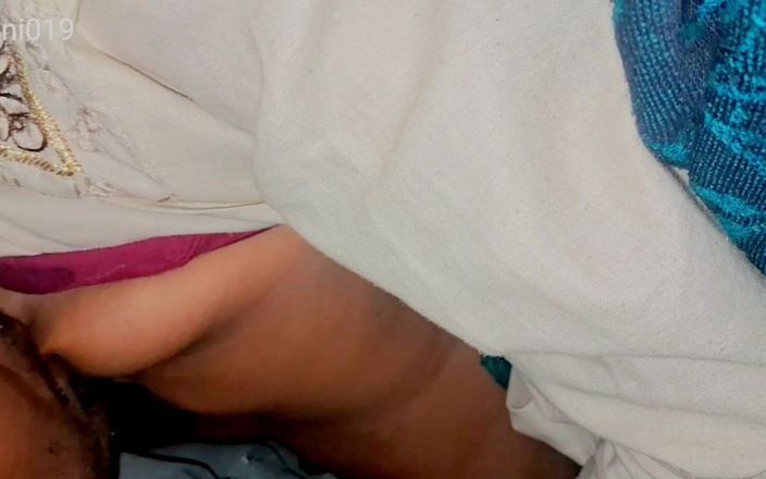 Rakesh: Indyjski Desi Kobieta Rani
