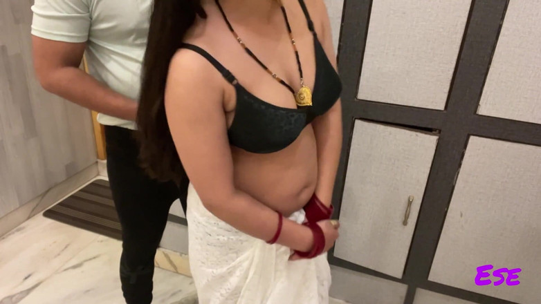 Sammy Sins: Pervertida Tailor quiere tomar todas las mediciones de india