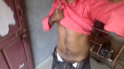 Mayanmandev: Mayanmandev semi nahá na červené košili