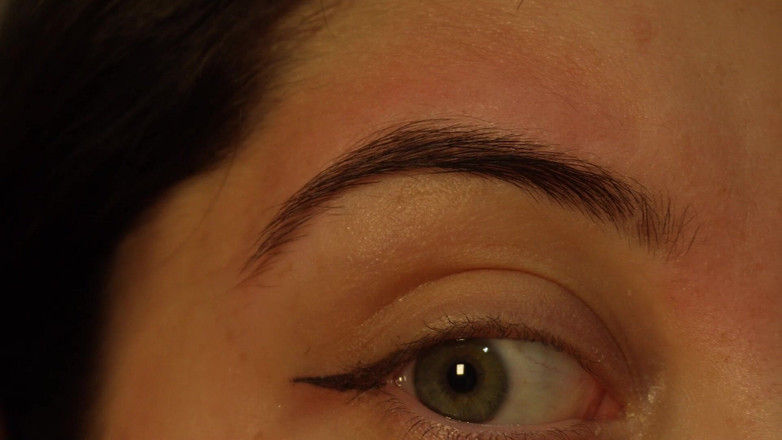 AmayaMori: Eu vou arrancar minhas sobrancelhas extra perto com uma pinça...