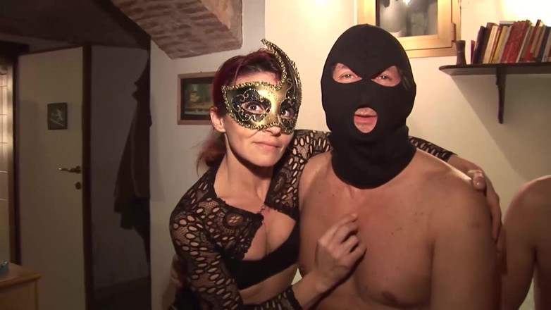 King Of Amateur: Rudowłosa napalona milf bierze wszystkie kutasy, których chce