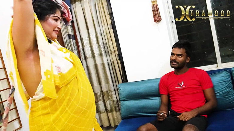 Xtramood: Une bhabhi à gros nichons se fait baiser