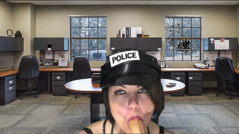 Sexy Milf: Policistka saje ptáka