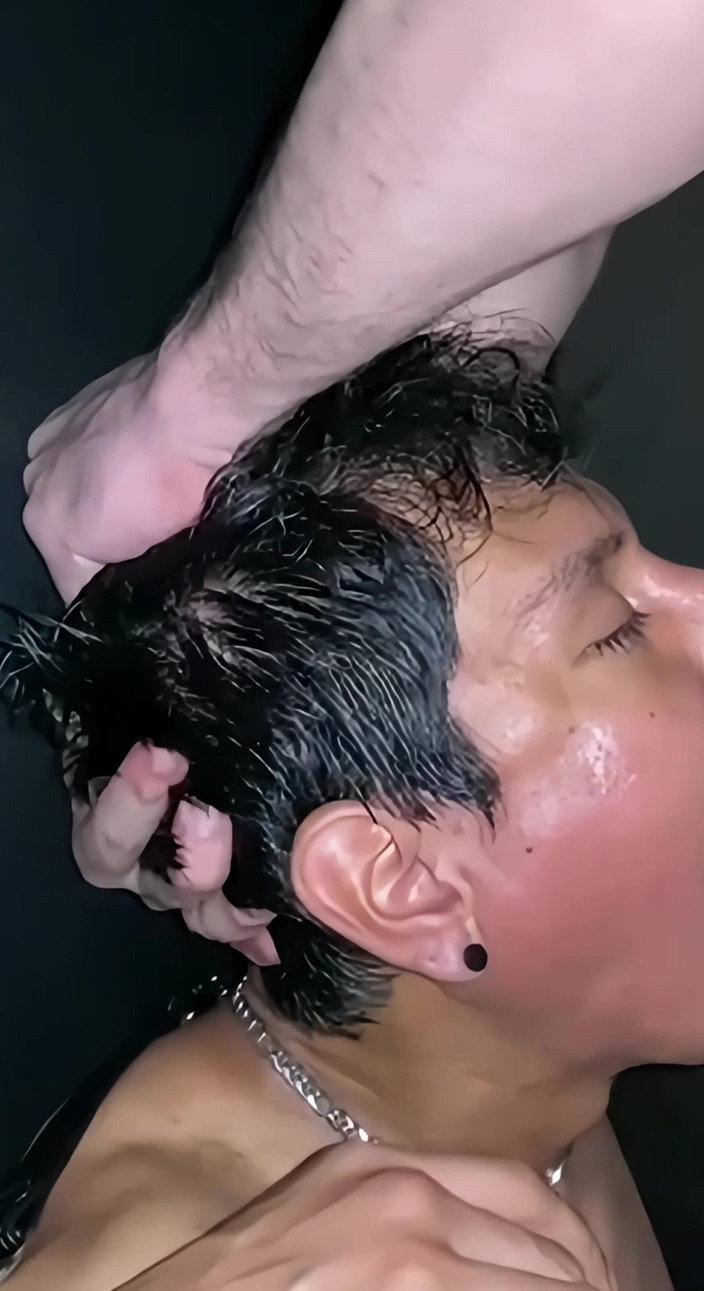 deepthroatec: Berlutut menyenangkan tuanku