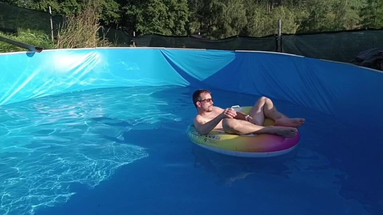 kickerscooter: Wet Summer Ride. Handjob in the Pool