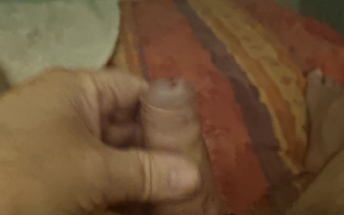 Pellefnatt: Meu amigo adora brincar com seu pau quando eu assisto.