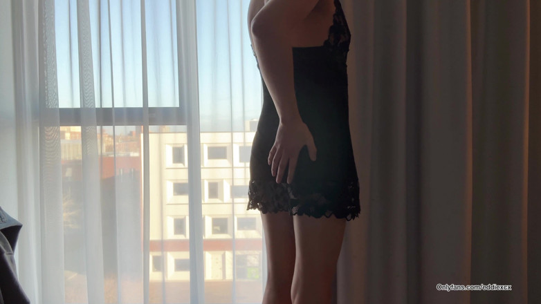 eddiexcxc: Linda Femboy kaimre ke saamne apni gand hilaati hai
