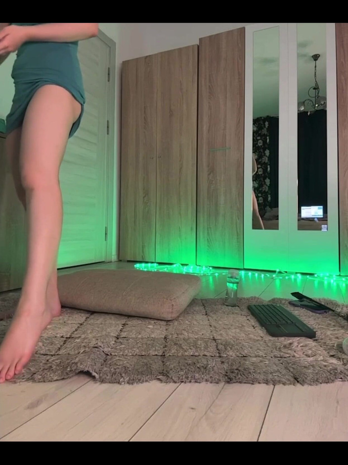 JuiceLussie: Pepek dara memancut mani dan kongkek dubur