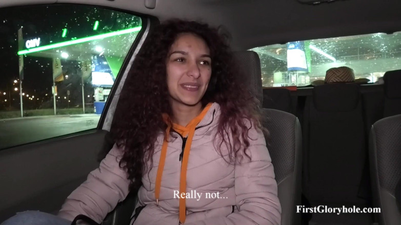 First Gloryhole: Ung styvmamma Lilien - 9 sväljade doser av spermier (full video)