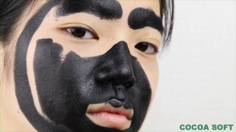 Cocoa Soft: Masturbazione dopo la sessione di body painting. Giovane ragazza asiatica