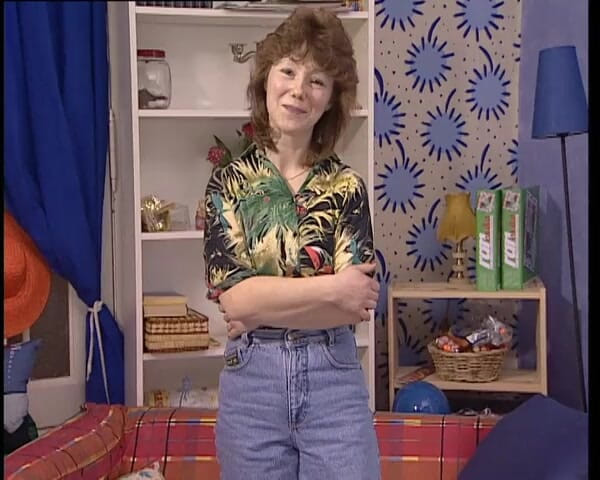 YOUR FIRST PORN: Une bombasse se rase le matin