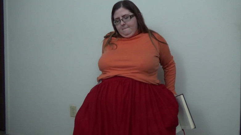 Miss Evanna: Velma okuyor ve biniyor