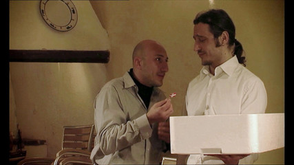 Antonio Adamo Film: Dua perempuan jalang berkongsi zakar besar dalam pantat mereka