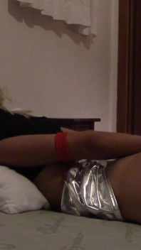 Laura op hakken vastgebonden op zilveren hakken en visnetpanty ruw geneukt en in de keel volledige video