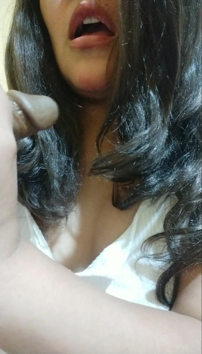 Carla Villalobos: 我在我家附近给某人深喉