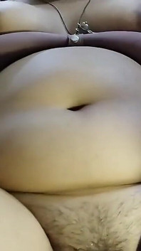 Hus fru knullar sin äldre förare het fitta slickad av samlag Kamasutra style hard core sex