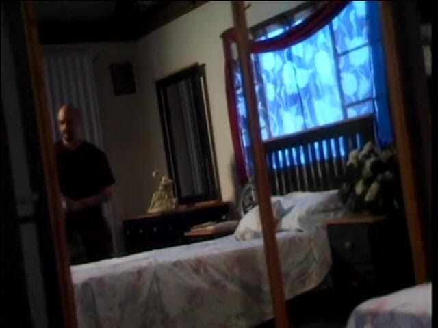 Lethal Babes: Tio calvo hace un show gratis viendo a una jovencita...