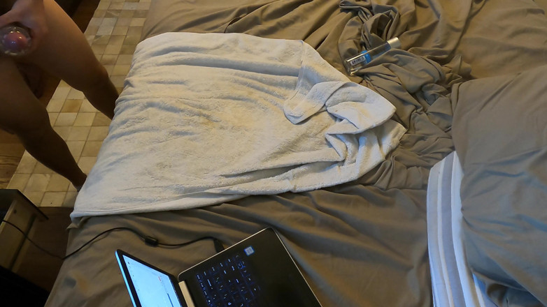 Russie Goodboy: Dildo, plug anale, sessione di masturbazione cam ragazzo non circonciso...