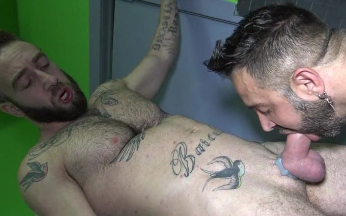 Crunch French bareback porn: Порнозвезду Martin Mazza трахнул грубо Manuel Scalco