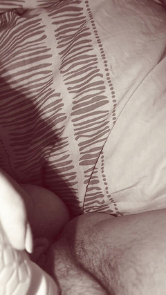 Tht_onegirl: Mladá, tlustá a chlupatá kundička stříká.