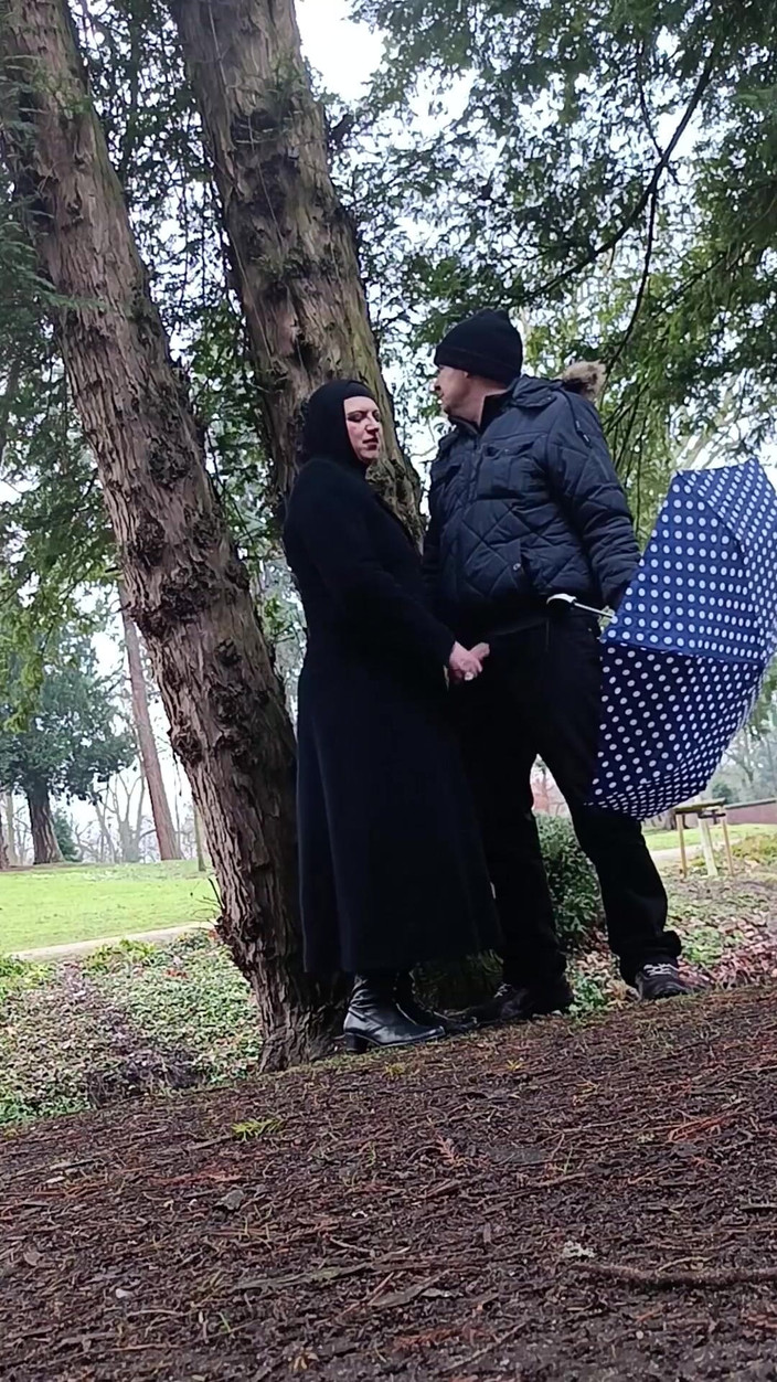 Asisa_oz: Am jucat cu o pulă mare afară în parc, a dat...