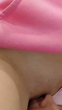 Une demi-sœur domine, sa chatte s’assoit sur son visage, facesitting femdom
