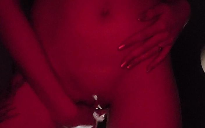 XieXie: Gode de style hentai, je me branle jusqu’à l’orgasme