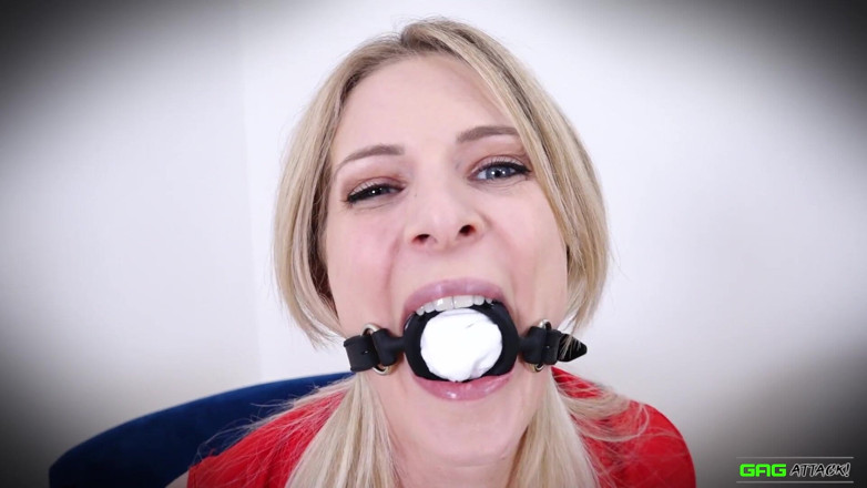 Gag Attack: Rebecca Leah - meerdere kokhalsapparaten