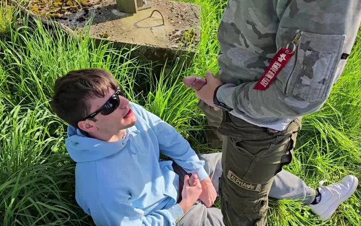 boyzxy212: Homosexuella pojkar knullar barbacka vid jaktstället