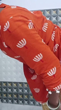 อมควยเลอะเทอะ Desi สุดฮอตและยืนเย็ดท่าหมาชุดสีส้ม