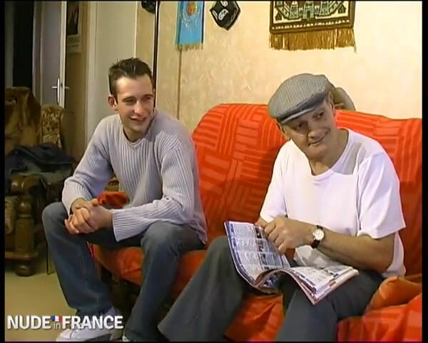 La France a Poil: Papi chiede il backup per distruggere il suo aiuto domestico