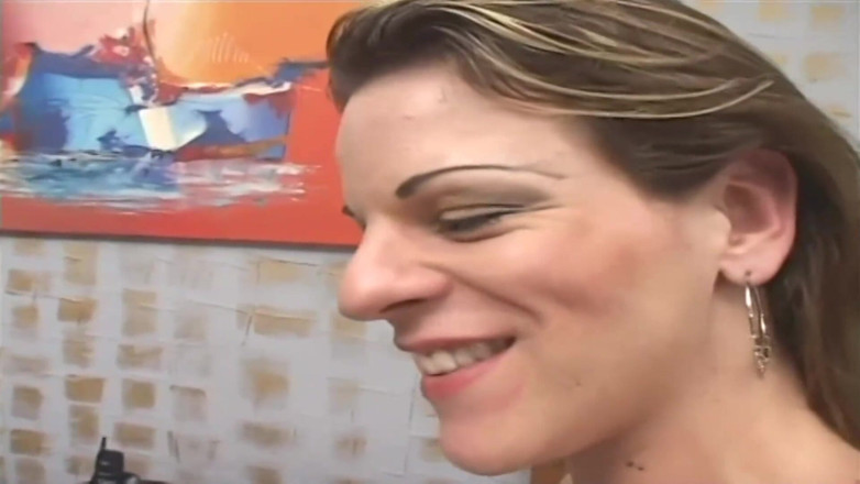 Transcumzcom: Dunkle haare, typ mag dreier-fick-spaß mit lady-boys haben