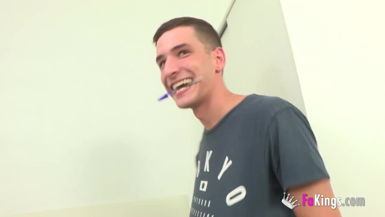 FAKings: Păcăleală cu o gagică începătoare: Ar fi trebuit să fută un...