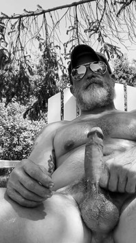 Hot Outdoor B&w Bate
