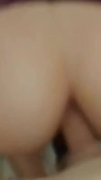 Anal para sua enteada Padrasto não suportou a tentação e acabou fodendo a bunda da enteada