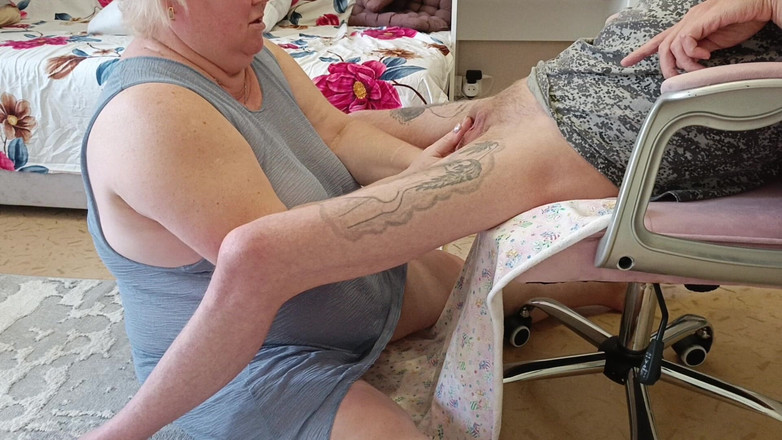 Zona901: Ehefrau beobachtet, wie ihre freundin tiefen blowjob gibt und sperma...