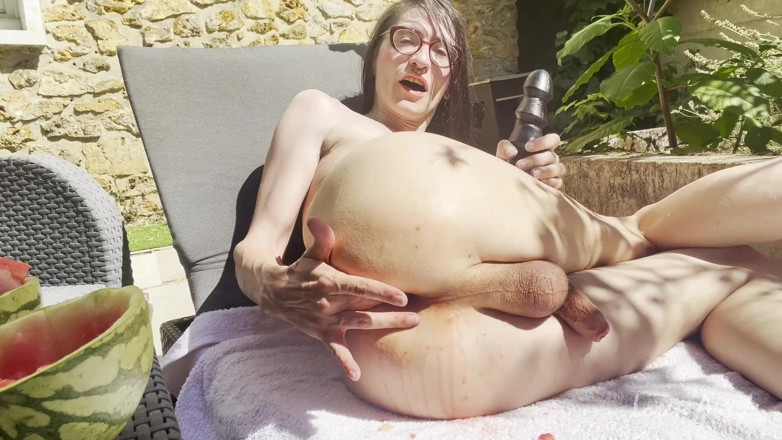 Loren Aprile: Anus Fourré À La Pastèque Pour La Sissy Loren