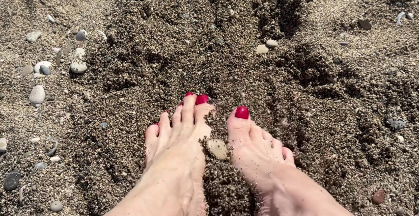 LizaVirgin: For Those Who Love Legs, I’m Having Fun in the...