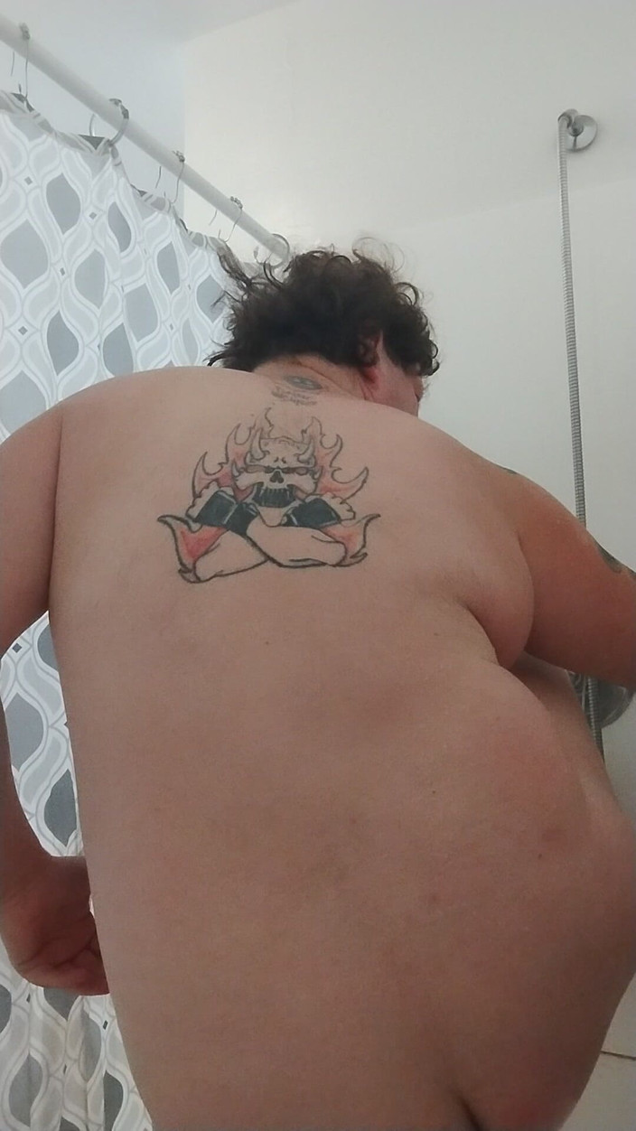 JG Risk: Diga-me, minha bunda parece limpa para você?