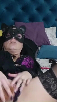 O mamă sexy incitantă știe să sugă pula aia grasă!