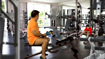 Close Encounter Films: Gym diaries of a big cock