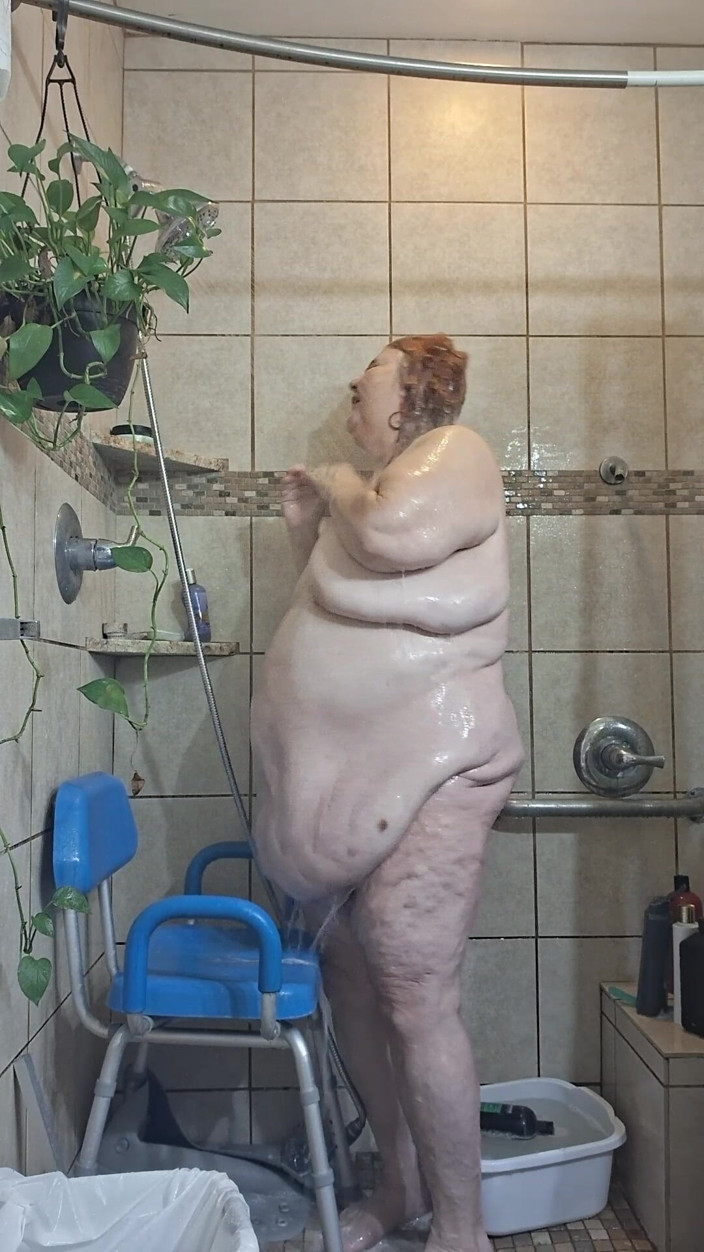 BBW nurse Vicki adventures with friends: ¡la Enfermera De Gran Belleza Vicki Es Sudorosa Y Tiene...