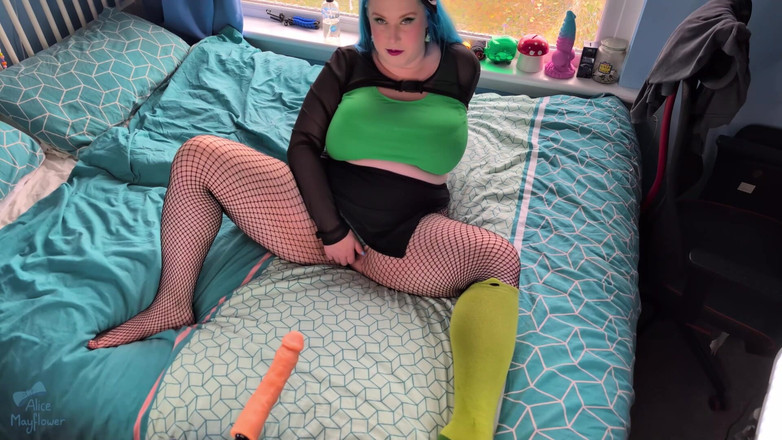 Alice_Mayflower_Scottish: Bermain kaki &amp; doggy dengan mesin kongkek - awek solo