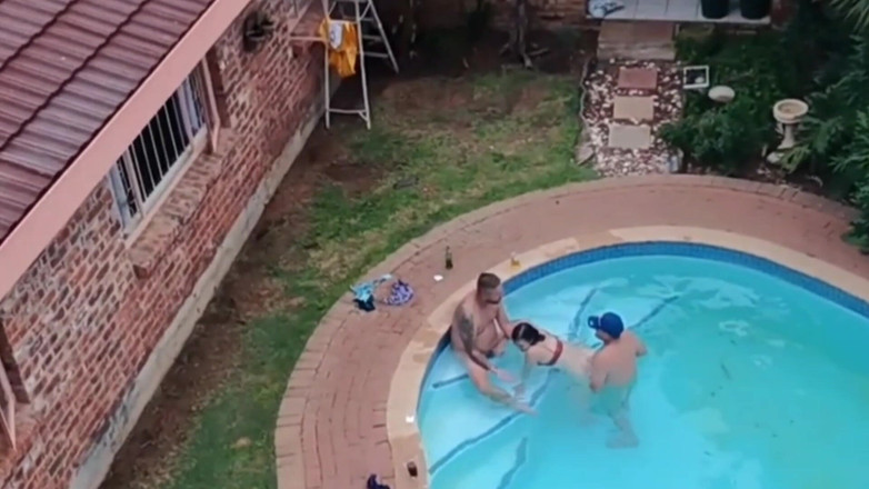 Bigjoefuckalott: Ho beccato i miei vicini a scopare mentre volava con...