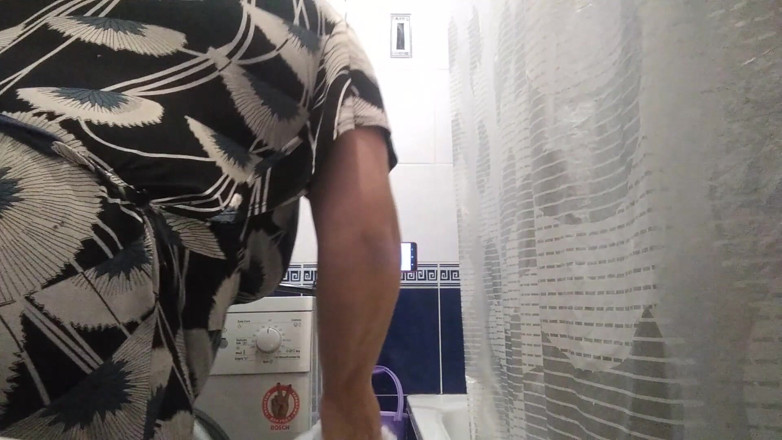 Zona901: Sorpresa para la madrastra en el baño.