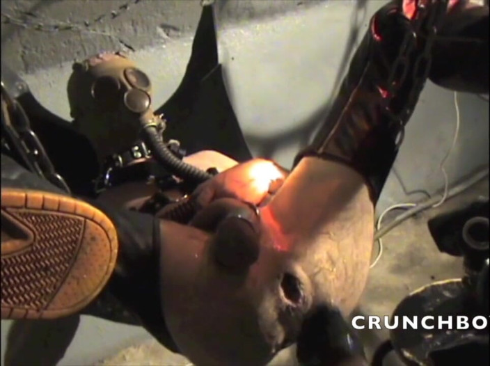 Crunch Boy: เซสชั่นกำปั้นใน sling ให้ Stepdaddy กับหนุ่ม twink Julian Kido